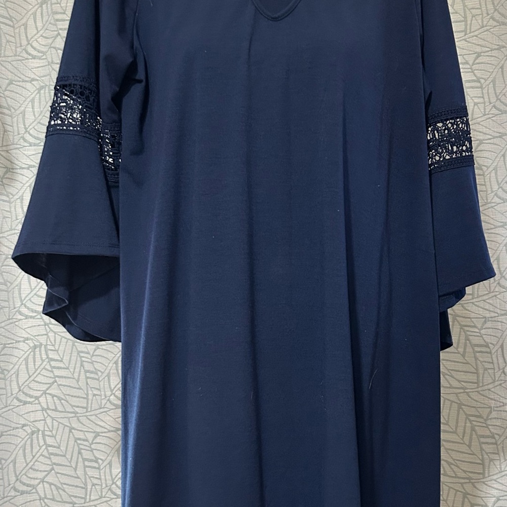 Elegant Navy Dress with Lace Sleeves